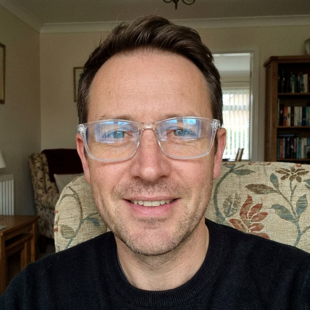 <p><em><strong>Trusted by 90,000+ customers</strong></em></p>